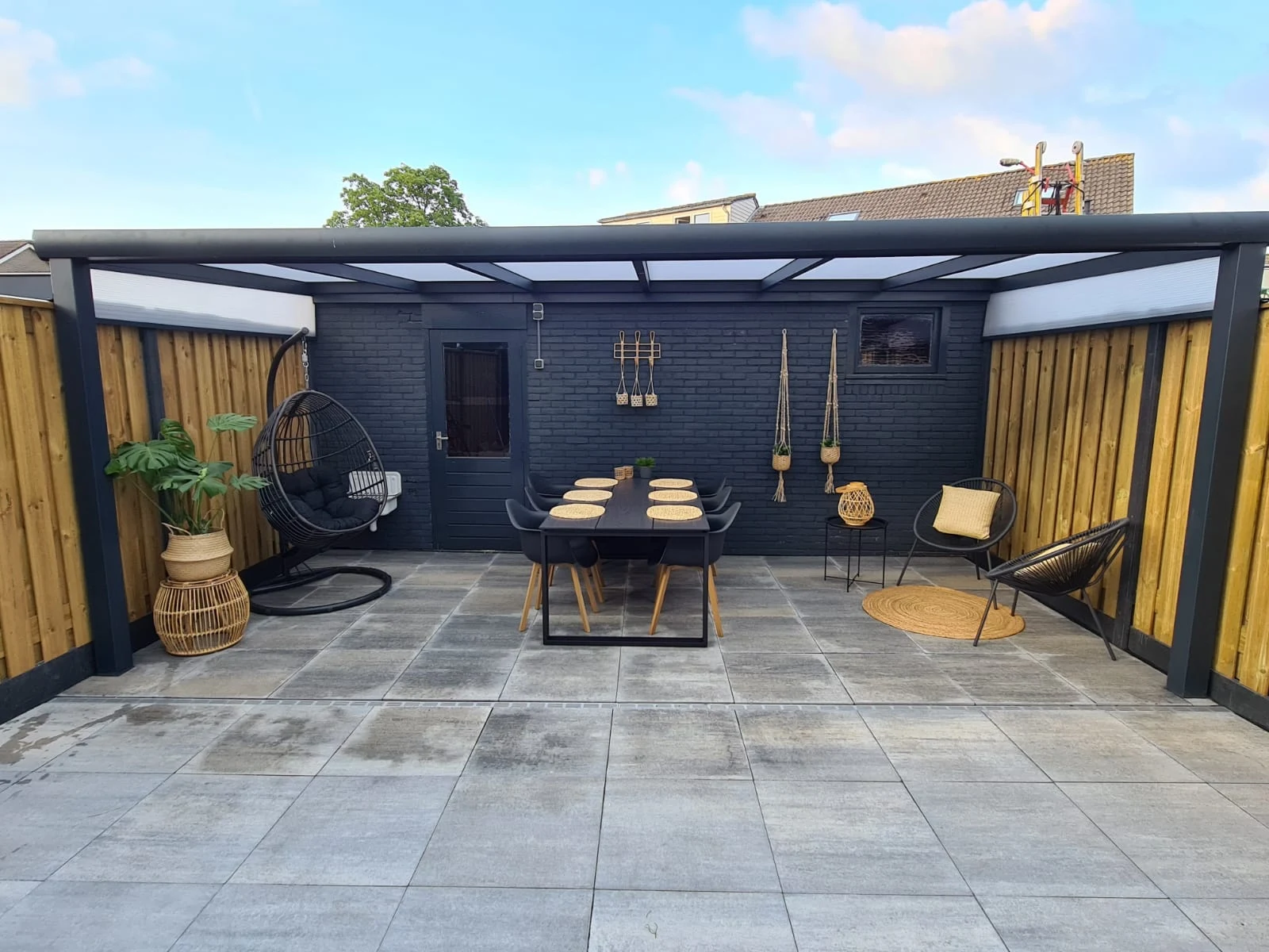 Ingerichte aluminium veranda na plaatsing